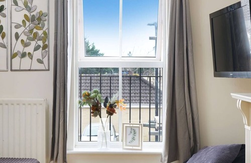 Langley Marish Casa | Family & Work stays w/ 2x Ensuite & Prv Parking 1+