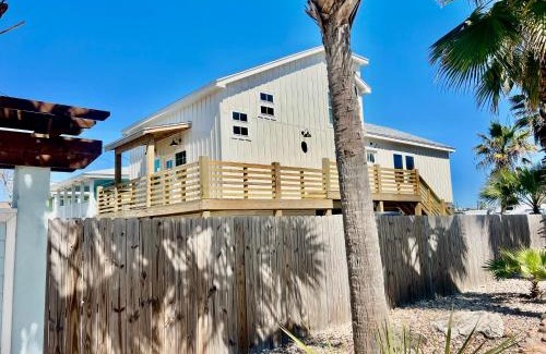 Port Aransas Villa | Famous Port A Pelican House Stunning NEW construction Walk to Marina & Bars
