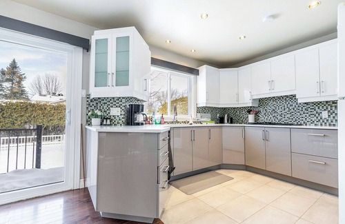 Brossard Casa | Fancy 4BDR near DT free parking