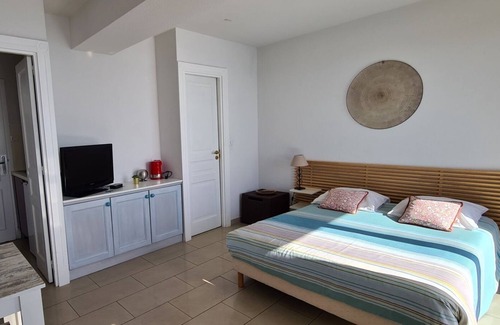 Corse-du-Sud Apartamento | Easter holidays=magnificent studio 100m beach+heated swimming pool