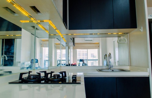 Pinang Apartamento | Fancy and Nice 1BR Apartment at Silkwood Residence