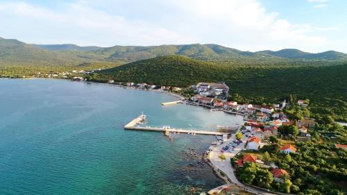 Drace Apartamento | Fancy Apartments Kula - One-Bedroom Apartment with Terrace/Ground Floor