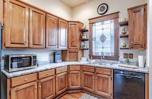 Hannon Park Casa | Fancy&Foosball! Central Location-Historic Grandeur