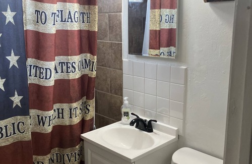 Lawton Casa | Fancy Hooch Close to Fort Sill Accepts Pets.
