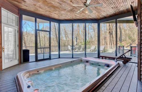 East Stroudsburg Casa | Fancy Poconos Castle Indoor MEGA 10plus Hot Tub