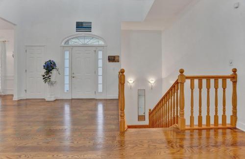East Stroudsburg Casa | Fancy Poconos Castle Indoor MEGA 10plus Hot Tub