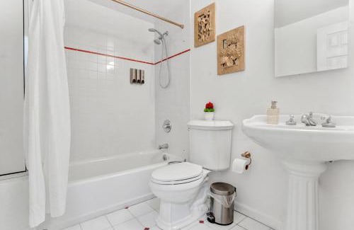 East Stroudsburg Casa | Fancy Poconos Castle Indoor MEGA 10plus Hot Tub