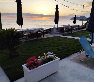 Agios Gordios Apartamento | Fanis seafront apartments