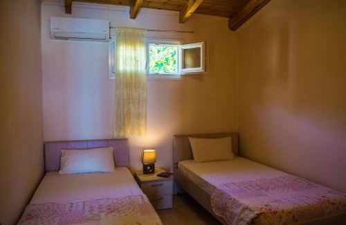 Agios Gordios Apartamento | Fanis seafront apartments