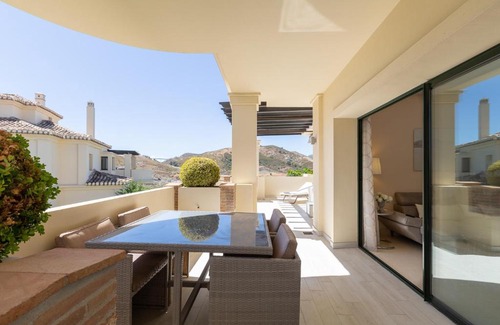 Benahavis Apartamento | Fantástico apartamento rodeado de Golf con piscina