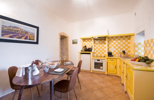Santa-Reparata-di-Balagna Apartamento | Fantástico apartamento con vistas al mar en excelente ubicación.