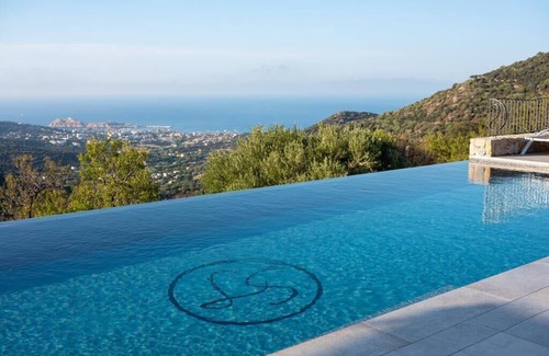 Santa-Reparata-di-Balagna Apartamento | Fantástico apartamento con vista al mar y terraza en la mejor ubicación.