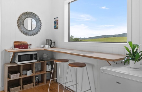 Langs Beach Cabaña | Fantail Retreat - Langs Beach Holiday Apartment