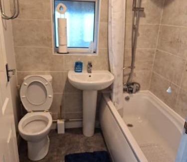 Chatham Apartamento | Fantastic 3-bed with free parking & Wi-Fi Located in Chatham Kent