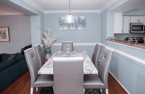 Springfield Casa | Fantastic 3-bedroom townhome with in Springfield
