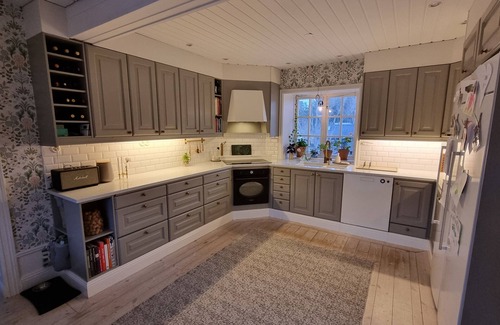 Gustavsvik Villa | Fantastic accommodation close to nature and the sea with room for the big family.