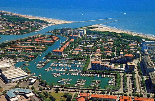 Torre di Fine Apartamento | Fantastic Apartment in Modern Residence with two Swimming Pools