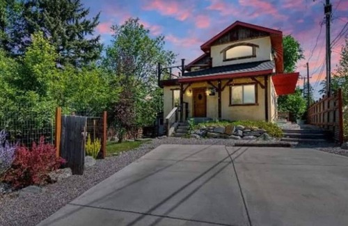 Riverfront Casa | Fantastic Basement Bungalow close to downtown - Riverfront Neighborhood