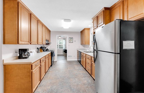 Warner Robins Casa | Fantastic for Extended Stays & Work Crews- 10 beds, 5 bedrooms, 2.5 baths