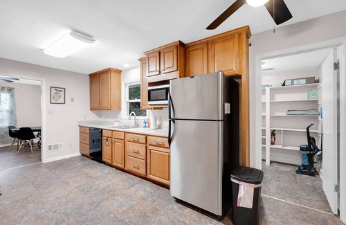 Warner Robins Casa | Fantastic for Extended Stays & Work Crews- 10 beds, 5 bedrooms, 2.5 baths