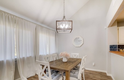 Milwood Casa | Fantastic getaway near downtown with free WiFi, backyard, Central AC & W/D