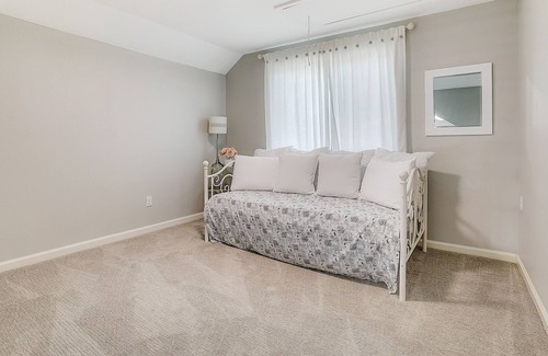 Milwood Casa | Fantastic getaway near downtown with free WiFi, backyard, Central AC & W/D