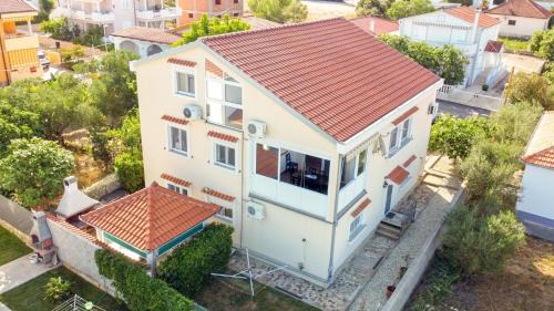 Vrsi Apartamento | Fantastic holiday with small children - 200m from beach