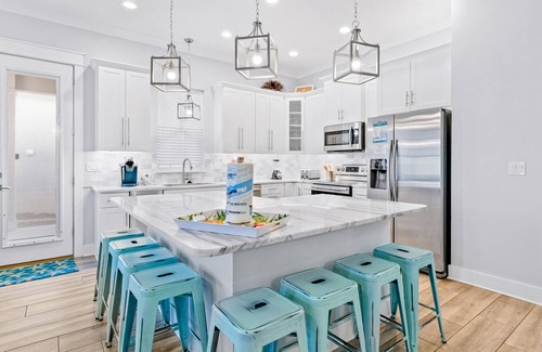 Emerald Waters Village Casa | Fantastic home close to beach w/shared pool, central AC, WiFi, balcony, & patio