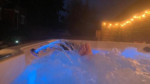 Warmingham Casa | Fantastic Location, Annexe with Hot Tub