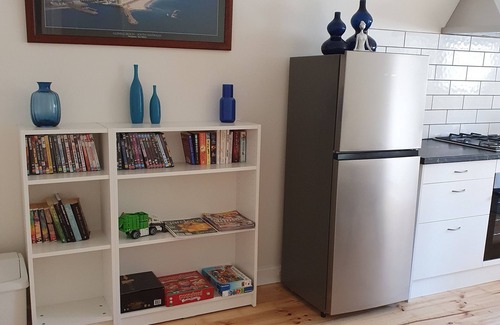 Glenelg East Apartamento | Fantastic location, only a short walk to Jetty Rd or hop on a tram to the city.