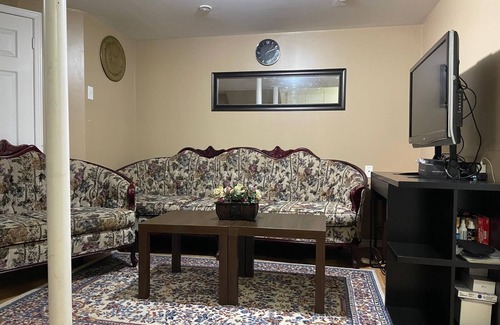 Meadowvale Village Casa | Fantastic Location - All amenities near by - 2 bed/ 1bath - fridge, full kitchen