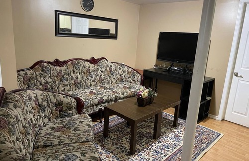 Meadowvale Village Casa | Fantastic Location - All amenities near by - 2 bed/ 1bath - fridge, full kitchen