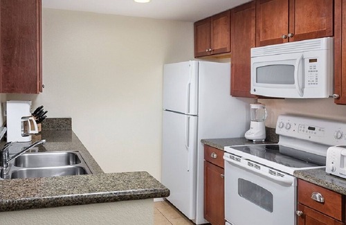Townsite Complejo | Fantastic Ocean views at a great price. 2 BR 2 Bath Deluxe just steps from pier