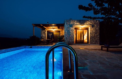 Kamilari Villa | Fantastic sea view villa with heated pool & roof terrace | 6 guests