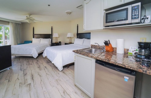 Crystal Harbour Complejo | Fantastic Seaside Location! Spacious Room w/ Balcony, Outdoor Pool