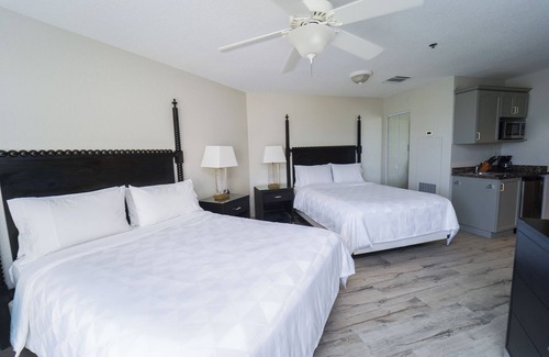 Crystal Harbour Complejo | Fantastic Seaside Location! Spacious Room w/ Balcony, Outdoor Pool