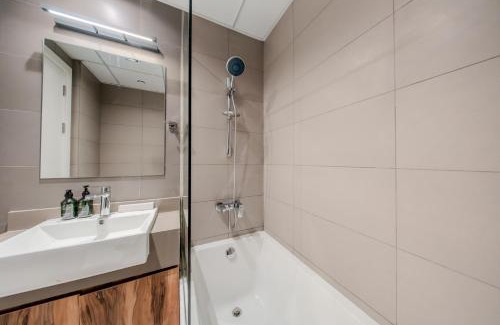 Sharjah Apartamento | Fantastic Studio Royale Apartment At Al Mamsha