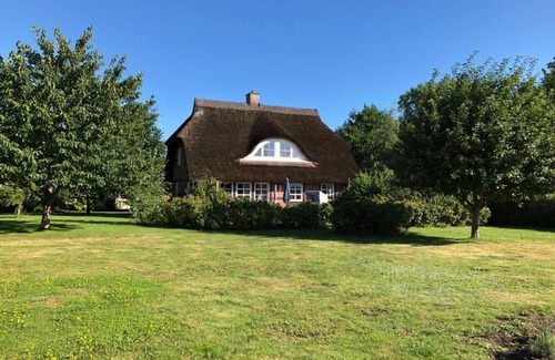 Garz/Rugen Casa | Vacation home with beautiful sea views and spacious garden