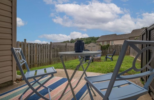 Hoover Casa | Fantastic Townhouse in Hoover which is Close to Baseball Fields and Food