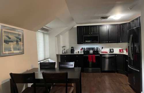 Erdenheim Apartamento | Fantastic updated apartment with parking