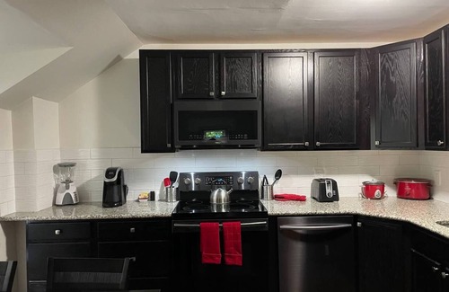 Erdenheim Apartamento | Fantastic updated apartment with parking