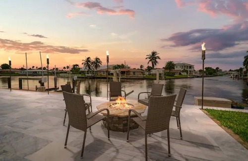Cypress Lakes Casa | Fantastic waterfront home for 8 guests + Pool/Spa