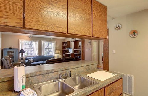 Aransas Pass Casa | Fantasy Oaks Lodge 4 Bedroom Home by RedAwning