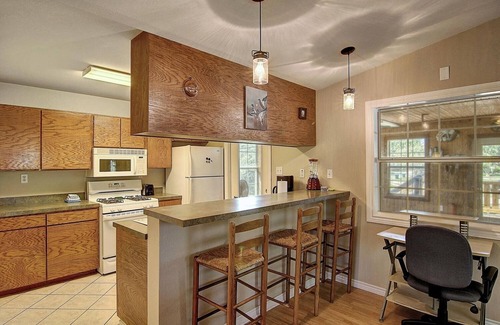 Aransas Pass Casa | Fantasy Oaks Lodge 4 Bedroom Home by RedAwning