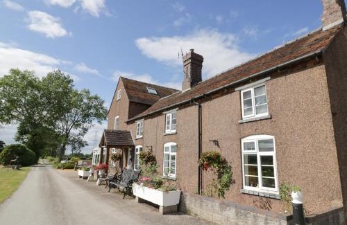 Little Haywood Casa | Far Coley Farm and Kilnhurst Log Cabin