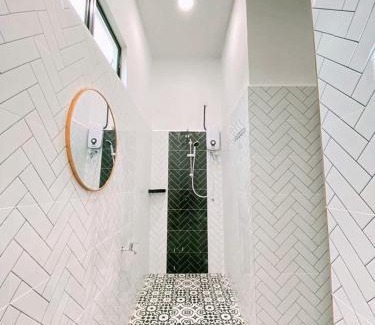 Kampung Bari Besar Casa | Far East Cottage D' Penarek