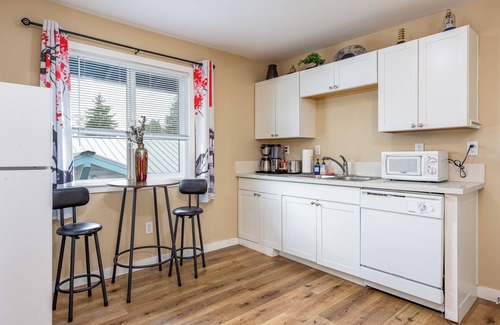 Southeast Salem Apartamento | Far East Escape: Zen apartment, Japanese tea table