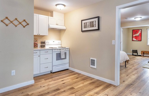 Southeast Salem Apartamento | Far East Escape: Zen apartment, Japanese tea table