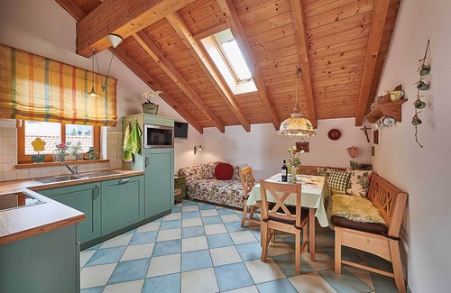 Hartmannsreut Apartamento | Far-reaching views & well-being Roof terrace with mountain panorama, exposed roof truss & pure nature