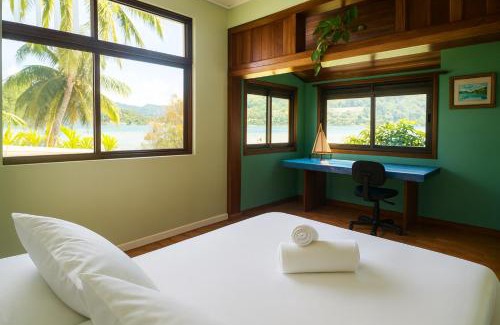 Paopao Casa | FaraTea Bay house